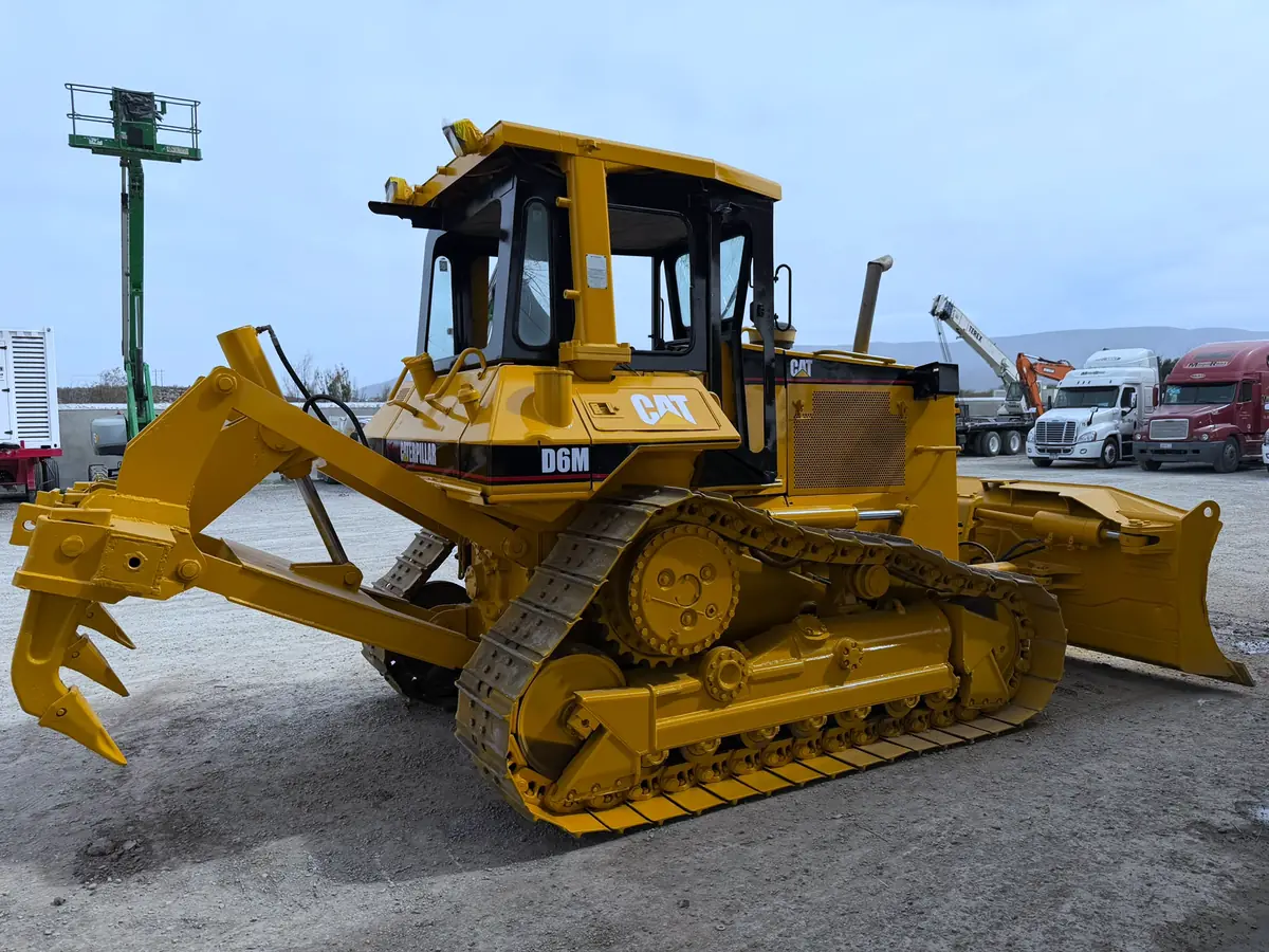 Bulldozer CAT D6M en renta en Monclova — Linaje Rent