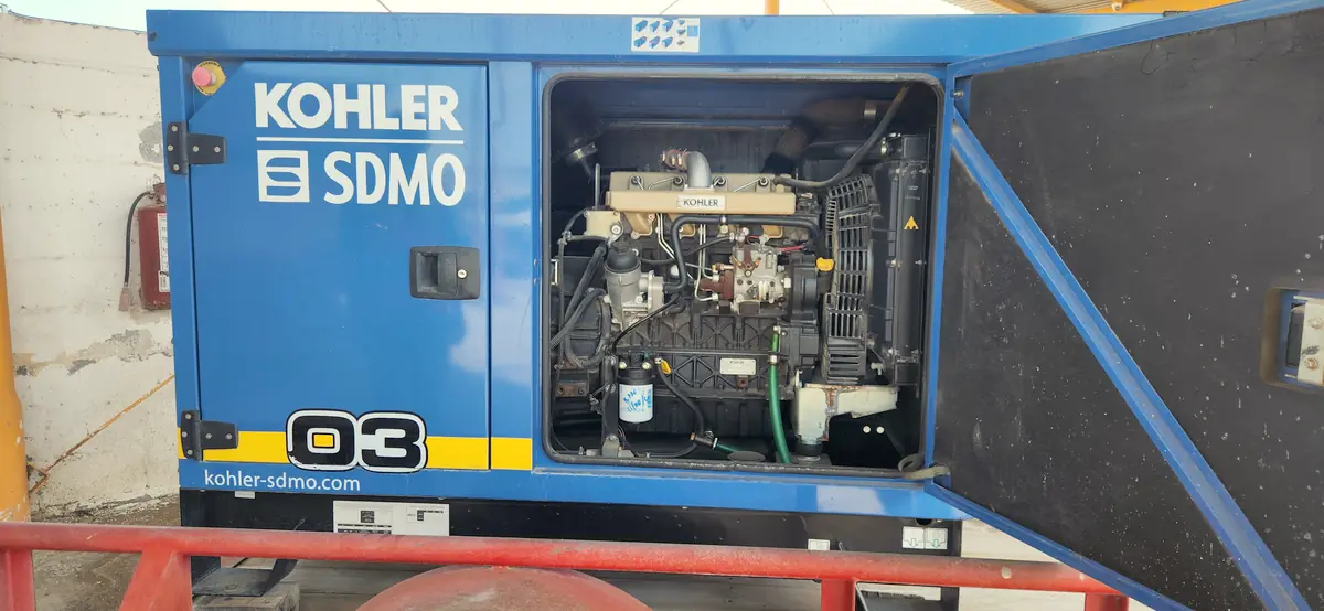 Motor del generador Kohler 40 kVA (unidad 03) con cabina abierta — Linaje Rent, Monclova