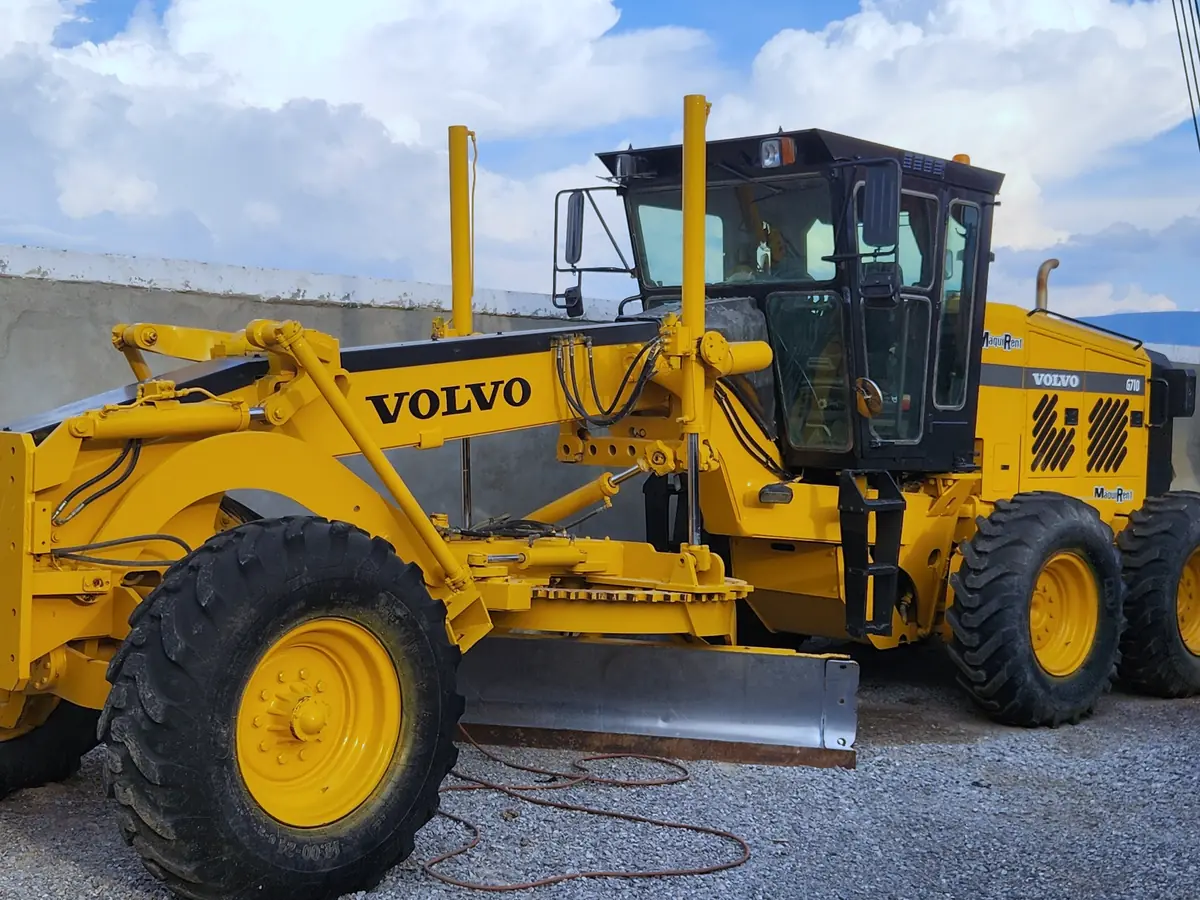 Motoconformadora Volvo G710 en renta en Monclova — Linaje Rent