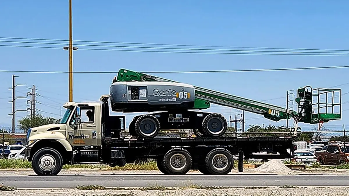 Traslado de maquinaria en plataforma disponible — Linaje Rent, Monclova