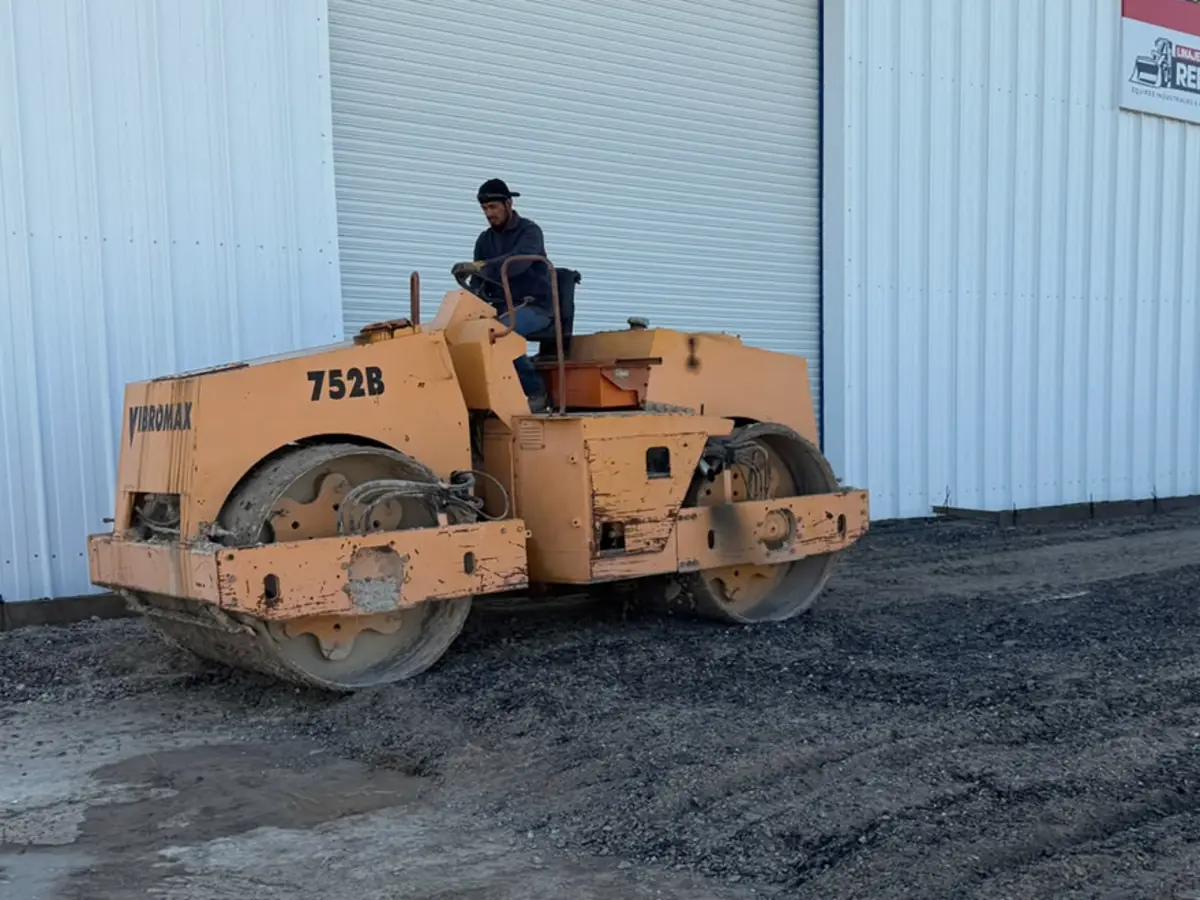 Vibrocompactador Vibromax 752B en renta en Monclova — Linaje Rent